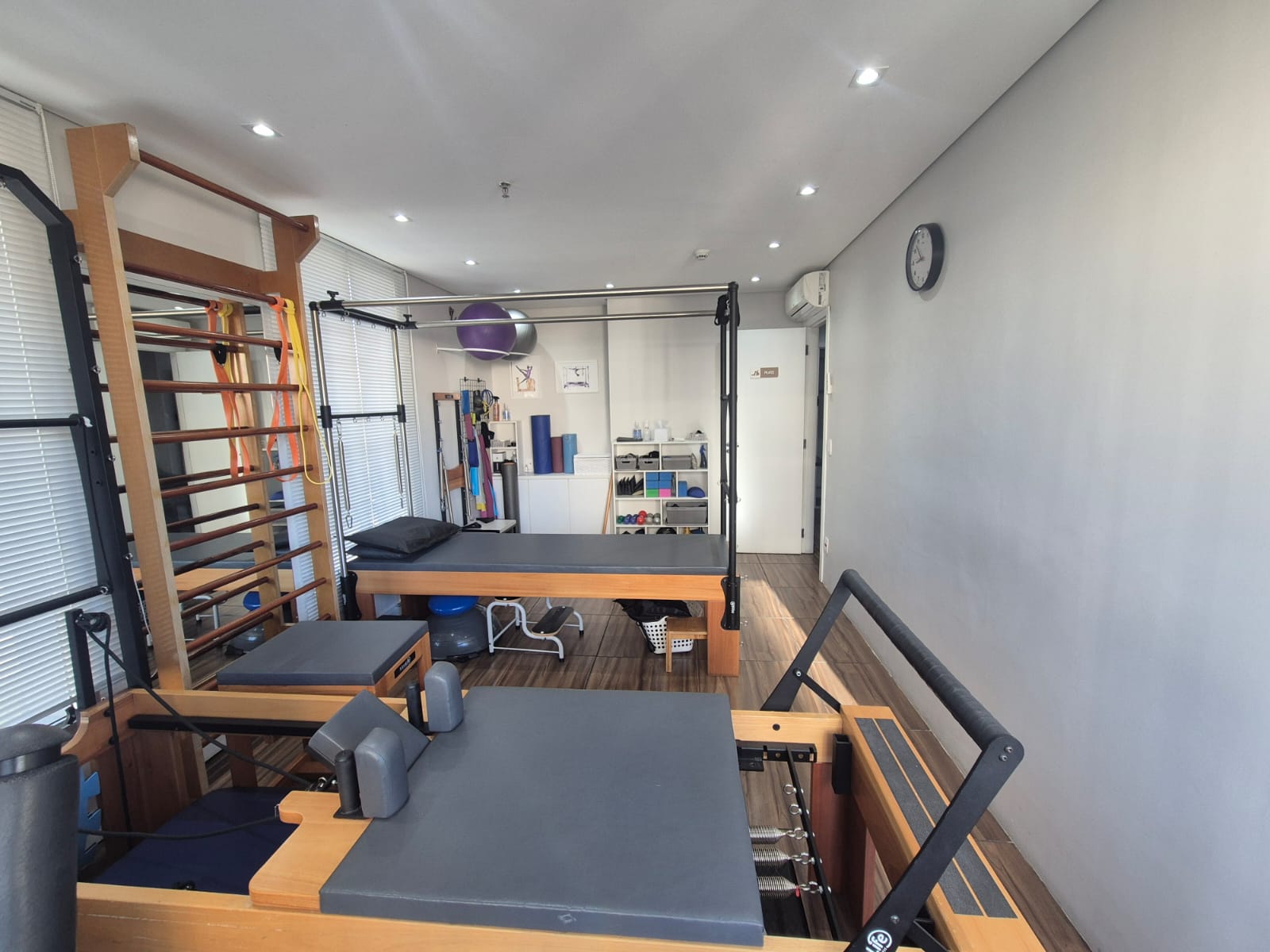 Estúdio de Pilates com Cadillac e Reformer